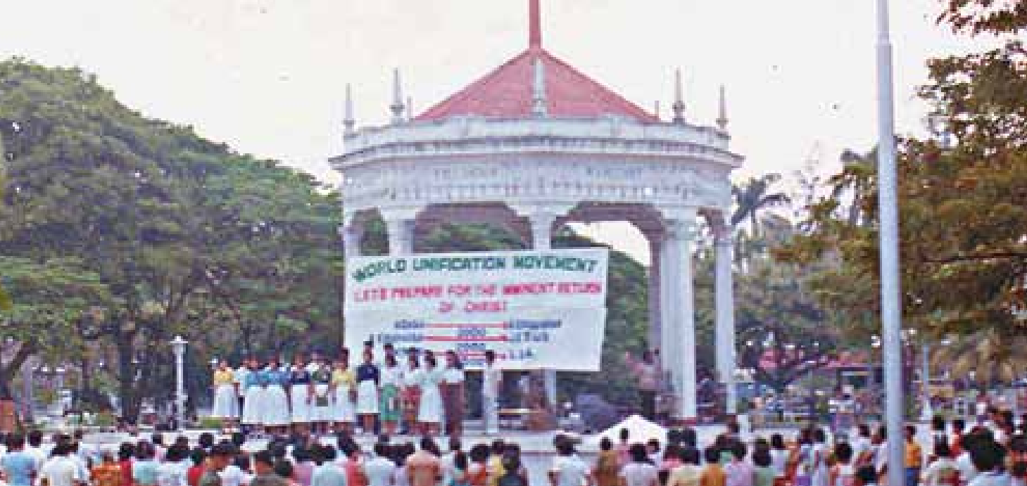 Rally in Bacolod City central park proclaiming God's Kingdom through True Parents